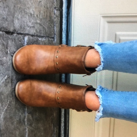 Eye catching cuffed studs block heel ankle boots size 8 - Picture 4 of 4